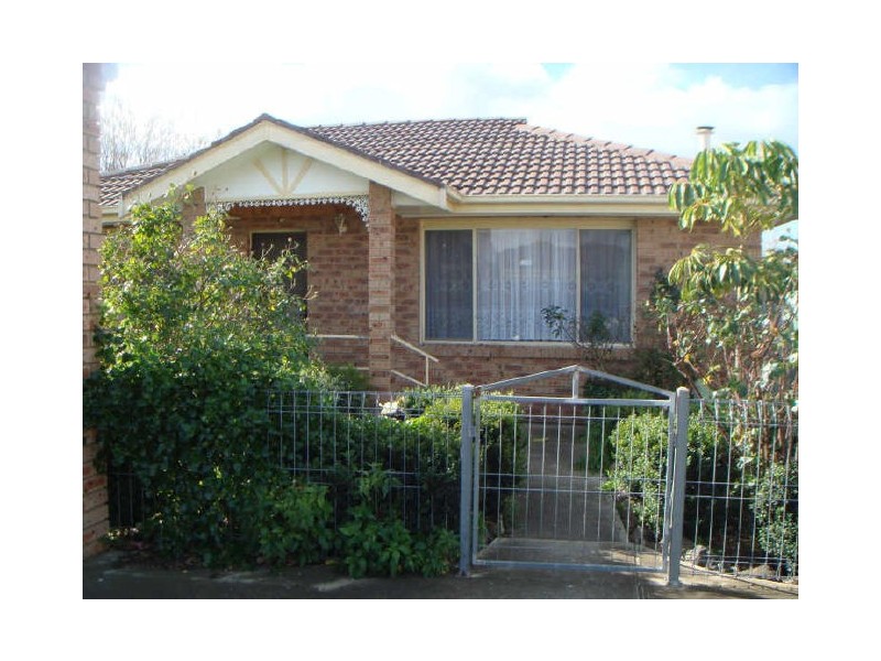 42 & 42A Douglas Avenue, St Albans VIC 3021