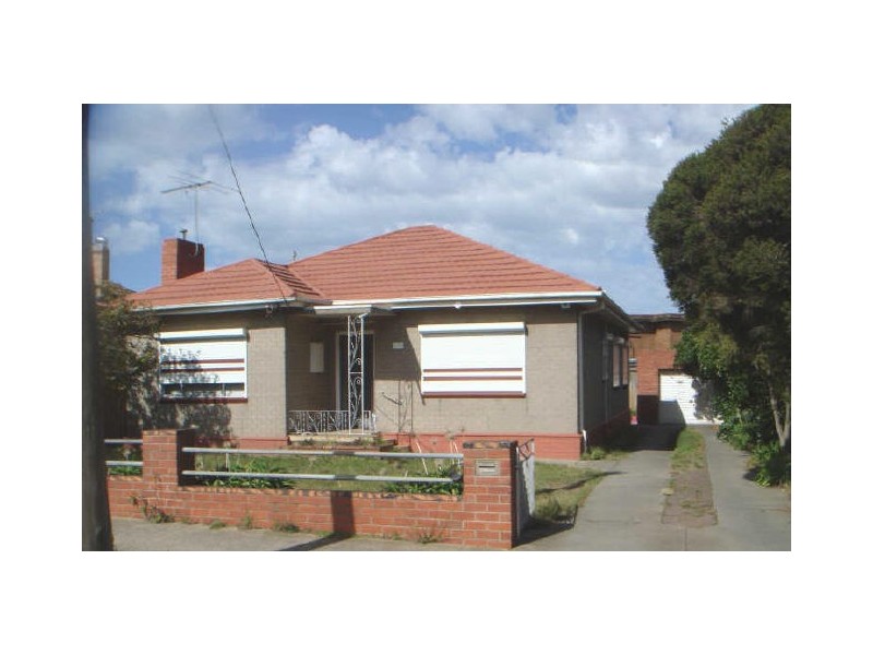 215 Main Road West, St Albans VIC 3021