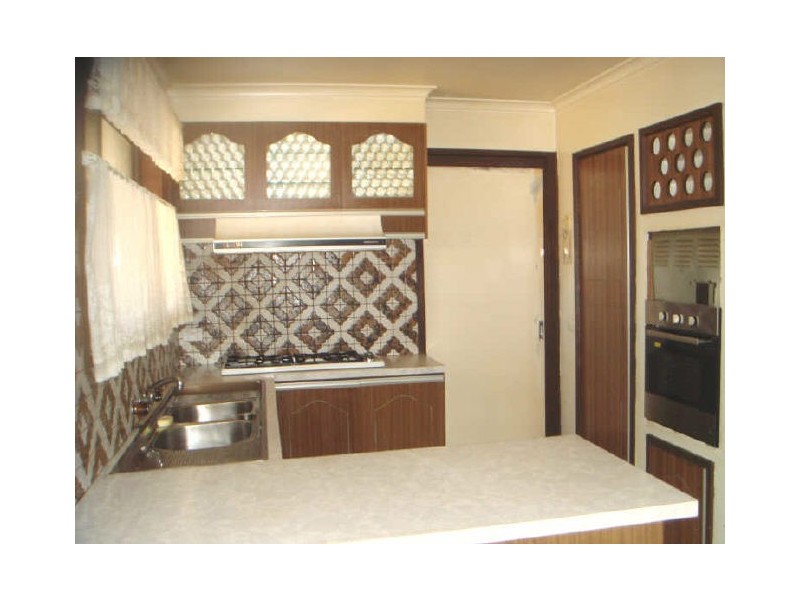 11 Lester Avenue, St Albans VIC 3021