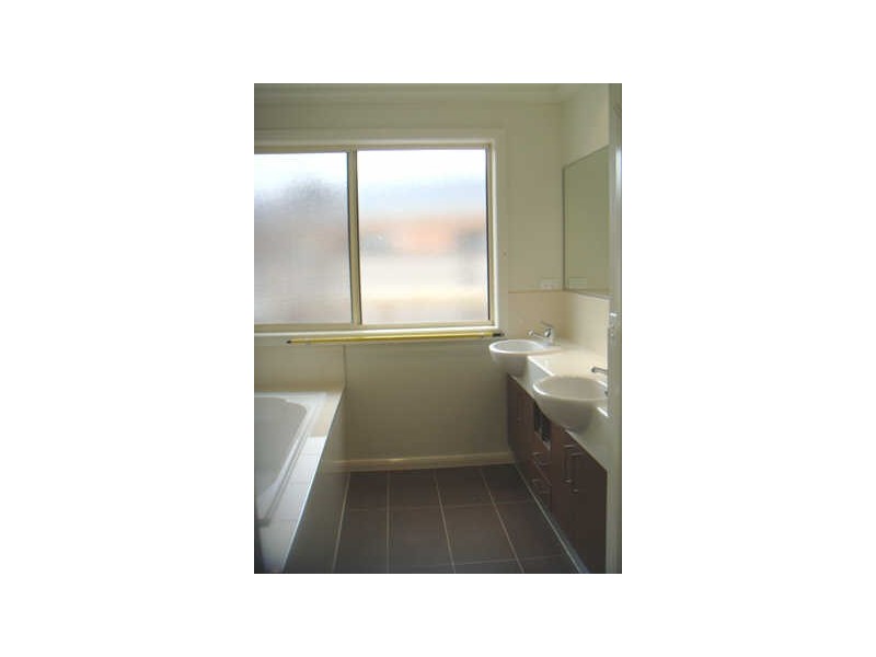 25 Lyons Avenue, Burnside VIC 3023