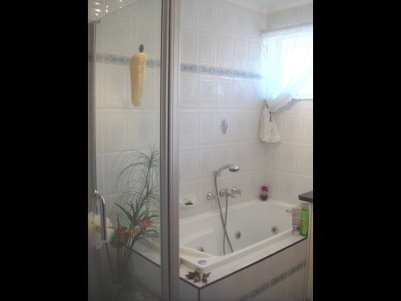 40 Angelique Grove, Albanvale VIC 3021