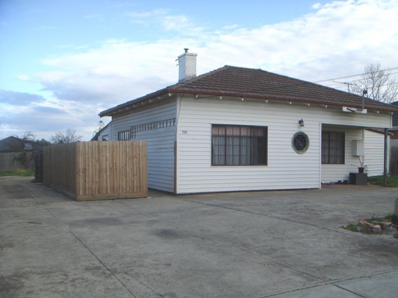 235 Main Road West, St Albans VIC 3021