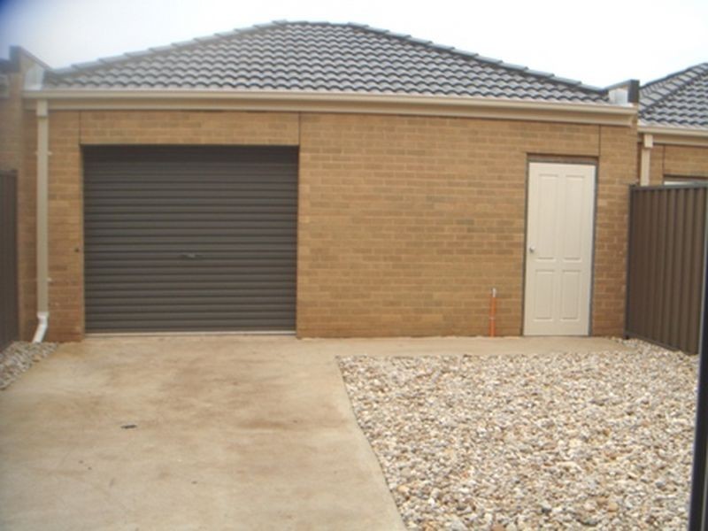 40 Cunningham Chase, Burnside VIC 3023