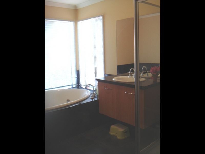 9 Calthorpe Green, Caroline Springs VIC 3023