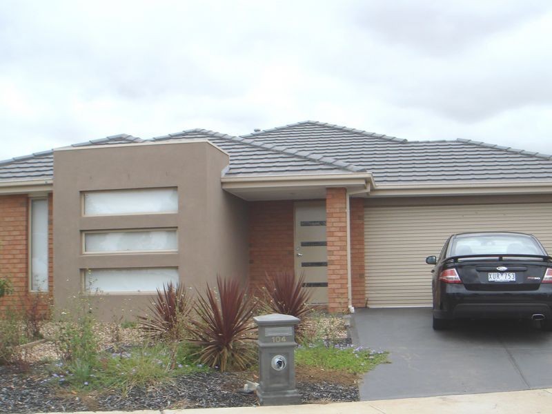 104 Tenterfield Drive, Deer Park VIC 3023