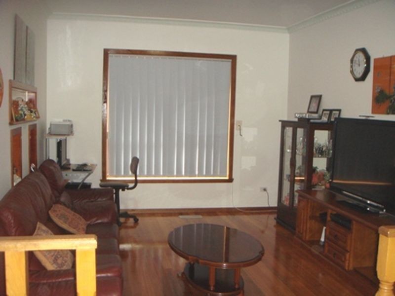 17 Kingsley Place, Delahey VIC 3037