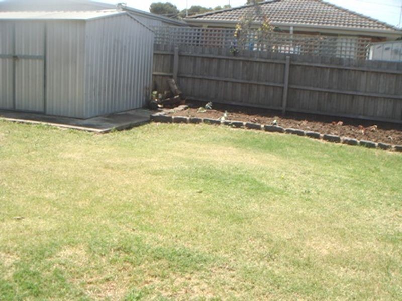 8 Kingfisher Court, Kings Park VIC 3021