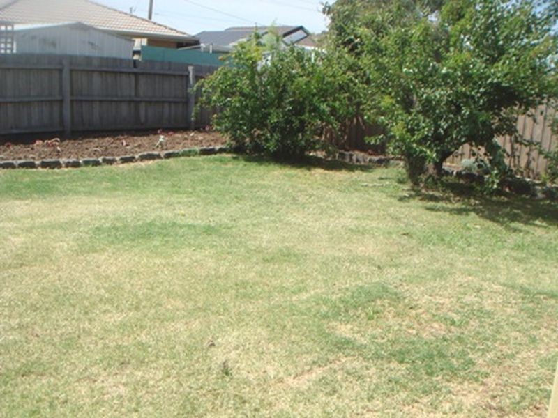 8 Kingfisher Court, Kings Park VIC 3021