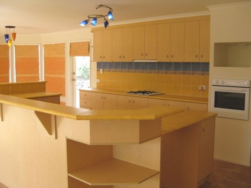 7 Victoria Way, Caroline Springs VIC 3023