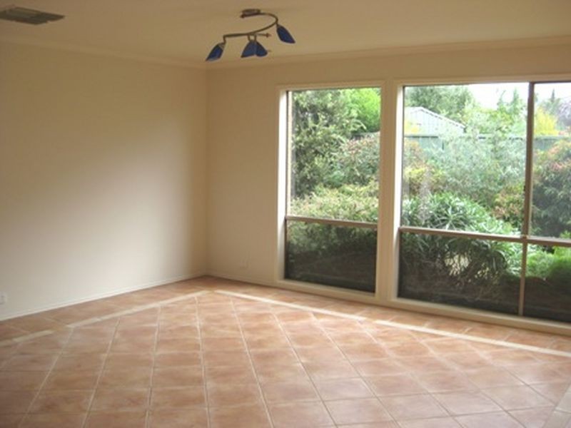 7 Victoria Way, Caroline Springs VIC 3023