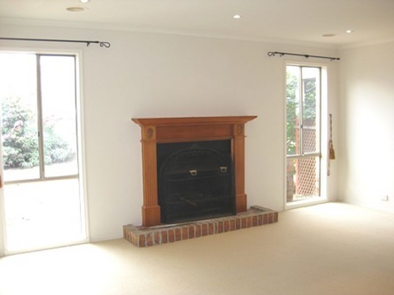 7 Victoria Way, Caroline Springs VIC 3023