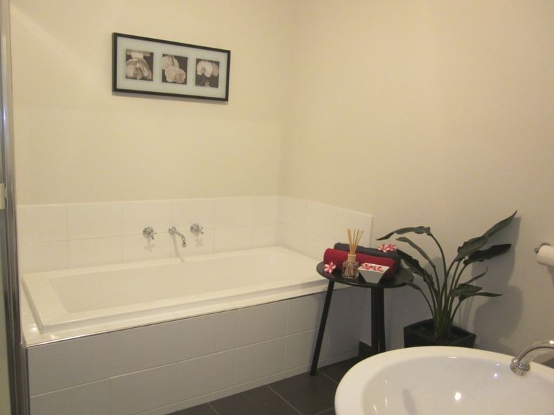 9 Magpie Street, Brookfield VIC 3338