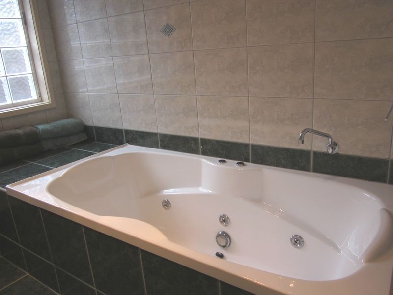 4 Mica Court, Kings Park VIC 3021