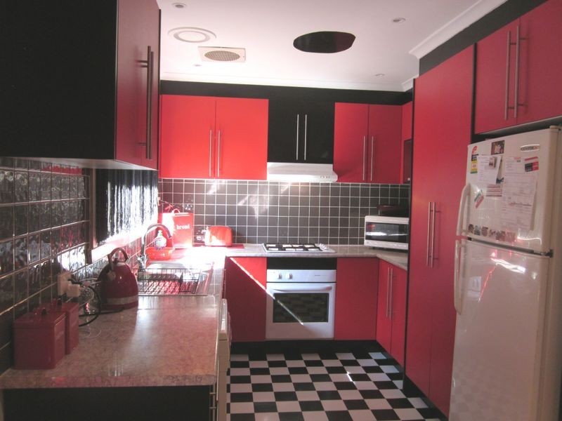 24 Diamond Avenue, Albanvale VIC 3021