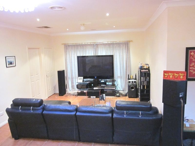 12 Lansdowne Road, Deer Park VIC 3023