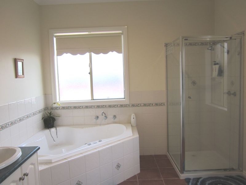 12 Lansdowne Road, Deer Park VIC 3023