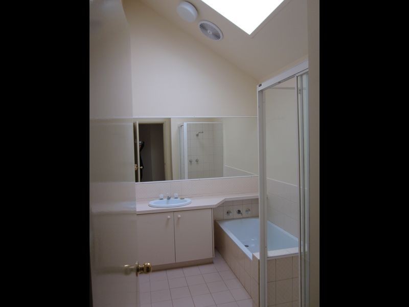 4 Maculata Close, St Albans VIC 3021