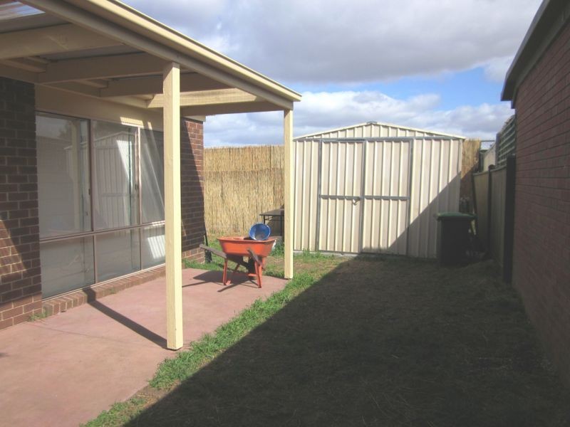 4 Maculata Close, St Albans VIC 3021