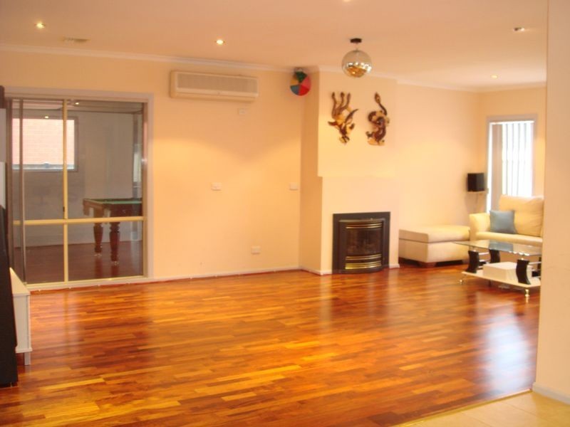 4 Solomon Drive, Deer Park VIC 3023