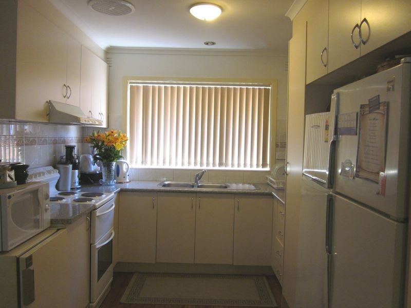 8/8 Thorndon Drive, St Albans VIC 3021