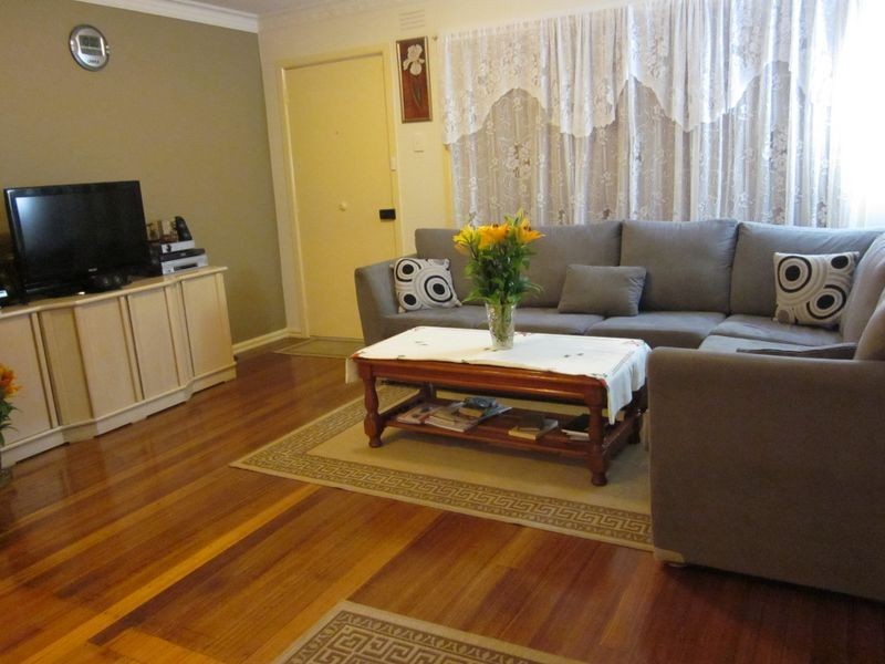 8/8 Thorndon Drive, St Albans VIC 3021