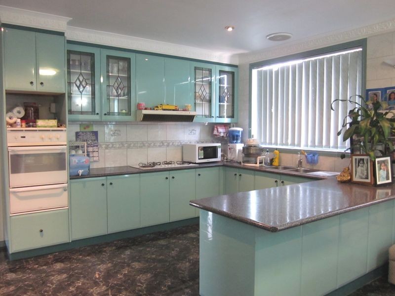 6 Moonstone Circuit, St Albans VIC 3021