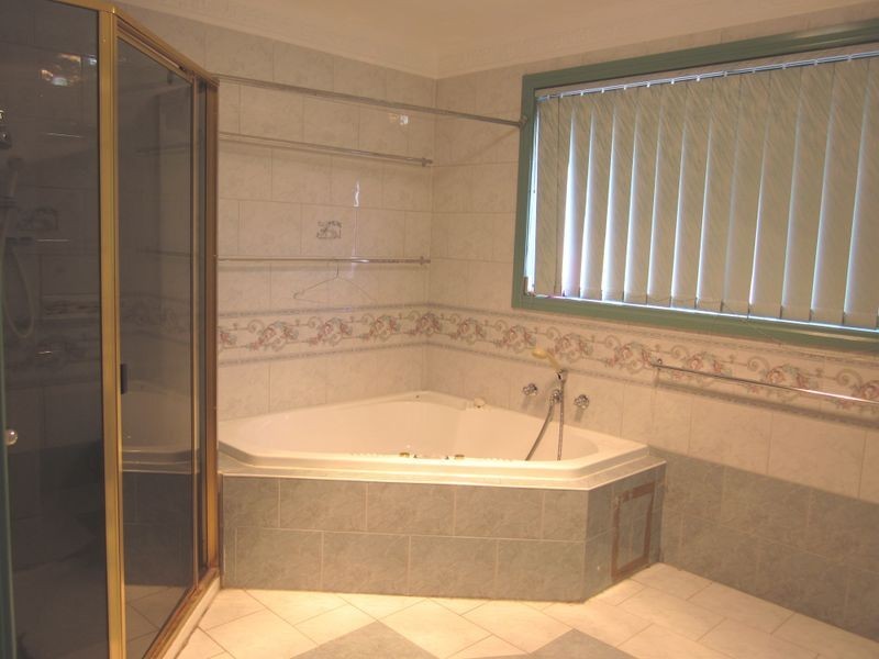 6 Moonstone Circuit, St Albans VIC 3021