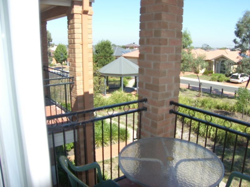 10 Durack Circuit, Taylors Hill VIC 3037