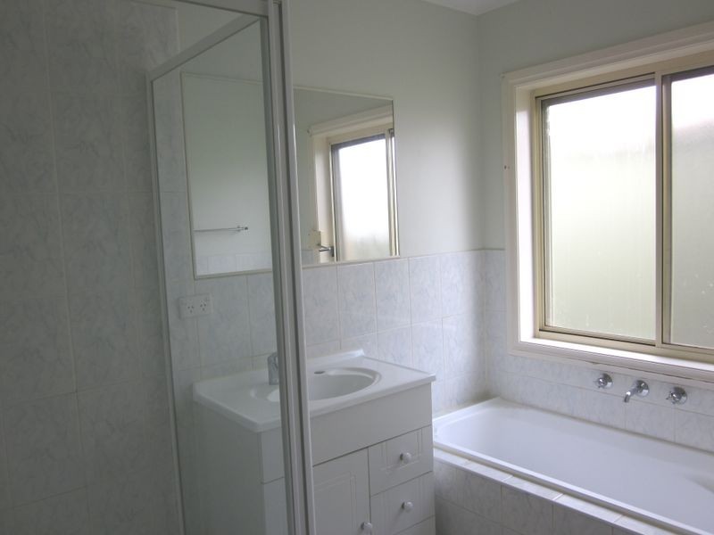 2/17 Syme Street, St Albans VIC 3021