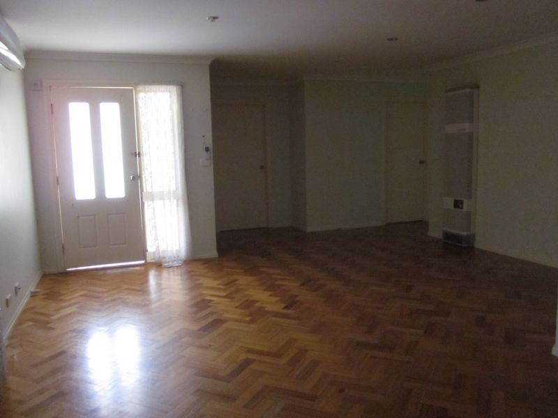 2/17 Syme Street, St Albans VIC 3021