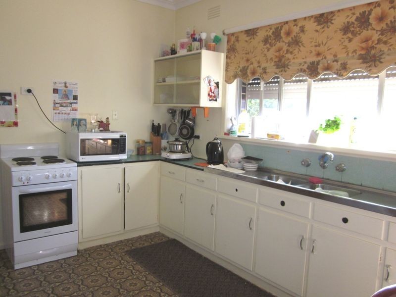 24 Cobham Street, St Albans VIC 3021
