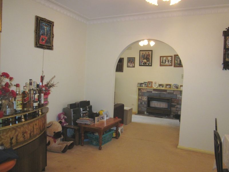 24 Cobham Street, St Albans VIC 3021