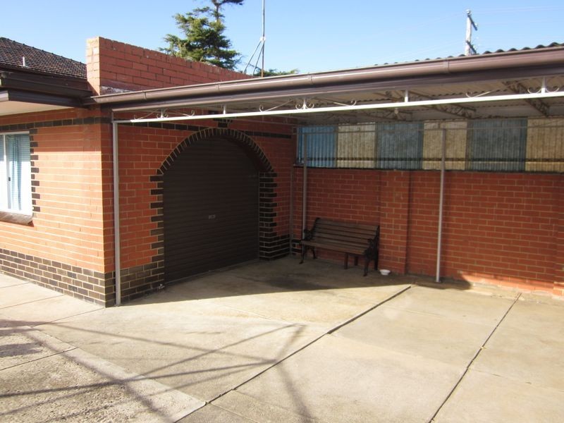 24 Cobham Street, St Albans VIC 3021
