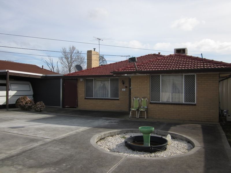 9 Moffat St, St Albans VIC 3021