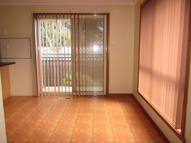 2/21 Winnington Rd, Deer Park VIC 3023