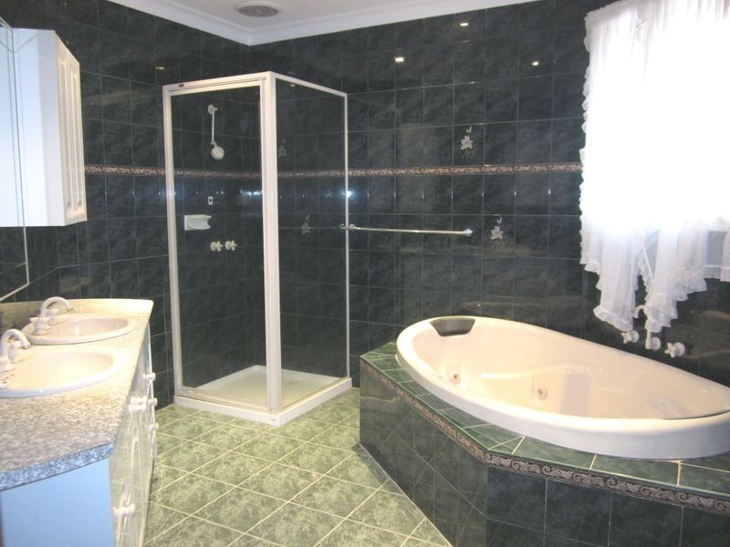 22 Imperial Court, Hillside VIC 3037