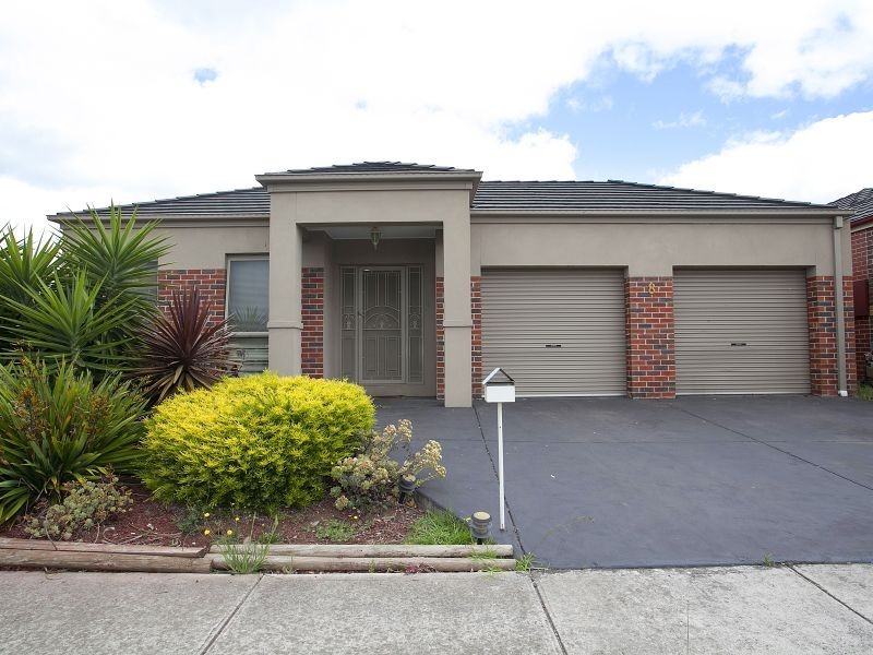 8 Herrington Turn, Caroline Springs VIC 3023