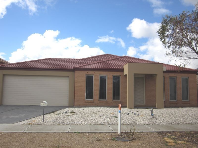 8 Faddie Street, Deer Park VIC 3023