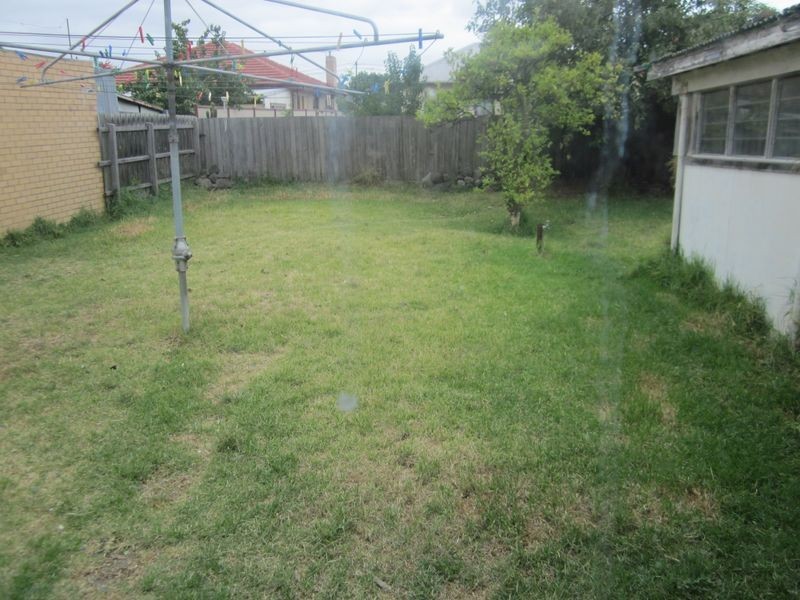 16 Winifred Street, St Albans VIC 3021