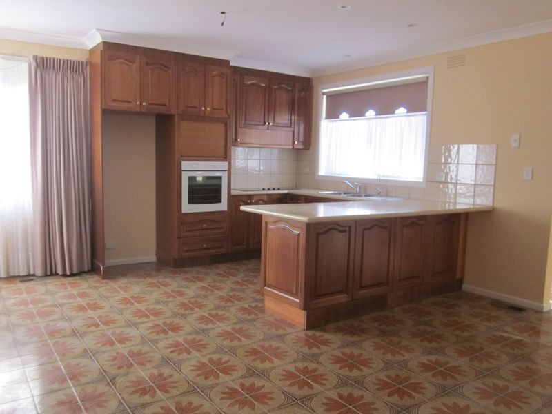 28 Douglas Avenue, St Albans VIC 3021