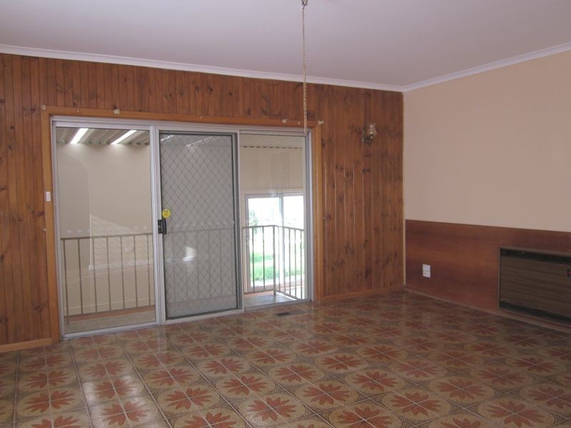 28 Douglas Avenue, St Albans VIC 3021