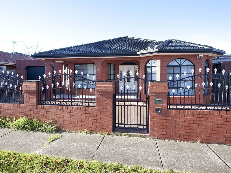 21 Feldspar Close, St Albans VIC 3021