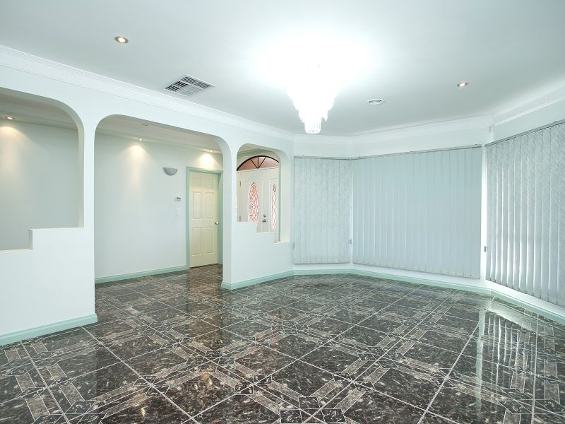 21 Feldspar Close, St Albans VIC 3021