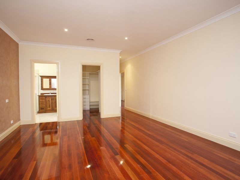 26 Clare Boulevard, Greenvale VIC 3059