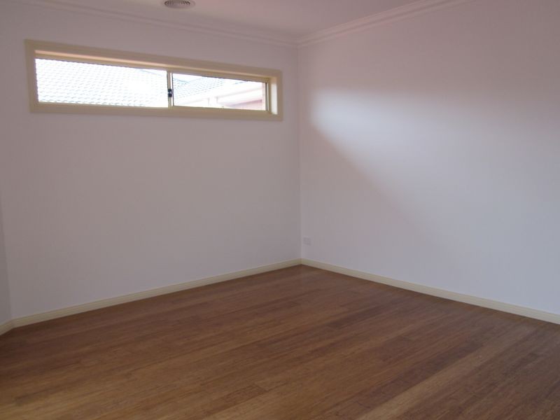 2/200 Biggs Street, St Albans VIC 3021