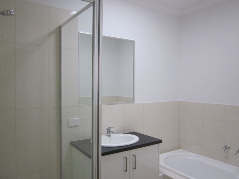 2/200 Biggs Street, St Albans VIC 3021