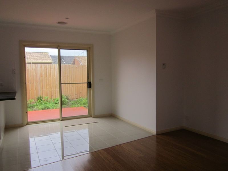 2/200 Biggs Street, St Albans VIC 3021