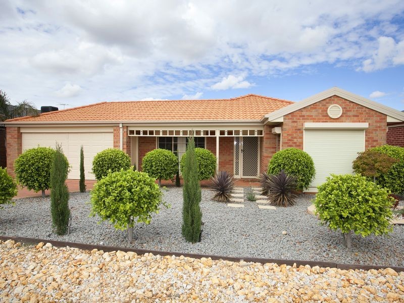 22 Amber Way, Taylors Hill VIC 3037