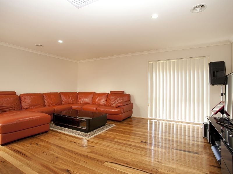 22 Amber Way, Taylors Hill VIC 3037