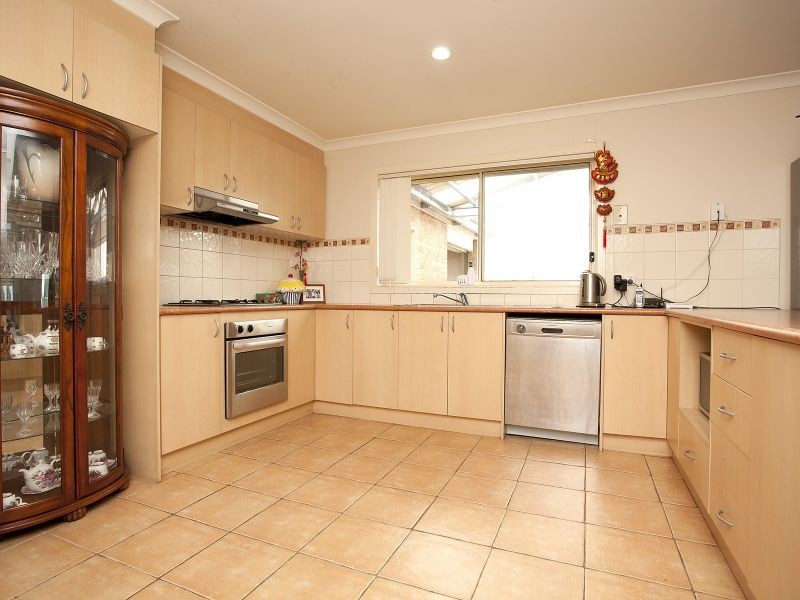 22 Amber Way, Taylors Hill VIC 3037